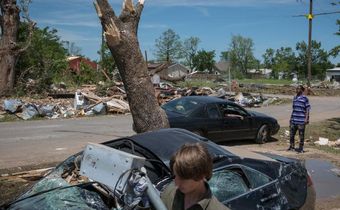 9 dead as tornadoes, wind and flooding extend from Texas to Northeast
