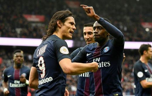 Paris Saint-Germain's Edinson Cavani (L) is congratulated by teammates after scoring a goal during their French L1 football match against Montpellier at the Parc des Princes stadium in Paris on April 22, 2017