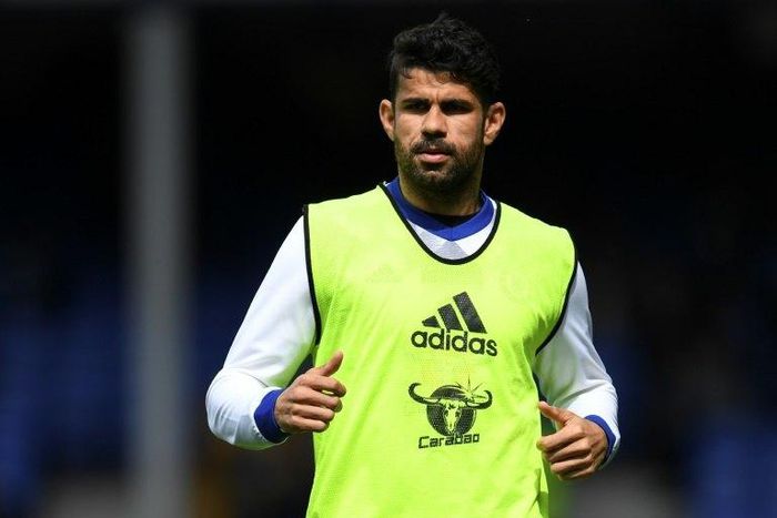 Chelsea striker Diego Costa warms up before the English Premier League match against Everton on April 30, 2017