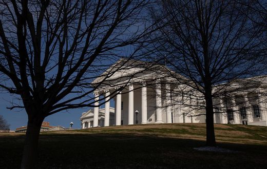 Virginia's Governor Refuses to Quit as Outcry Grows Over Photo