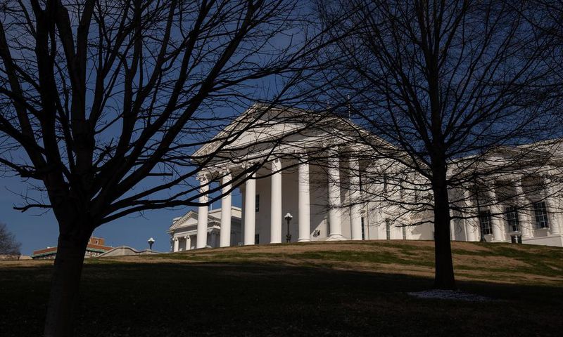 Virginia's Governor Refuses to Quit as Outcry Grows Over Photo