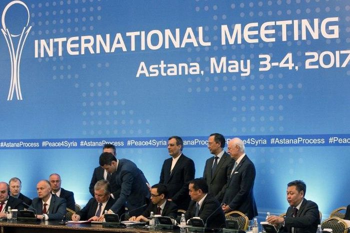 Russian mediator Alexander Lavrentiev, Iranian deputy foreign minister Hossein Jaberi Ansari, Kazakh Foreign Minister Kairat Abdrakhmanov and UN Special Envoy for Syria Staffan de Mistura sign a memorandum on creating safe zones in Syria