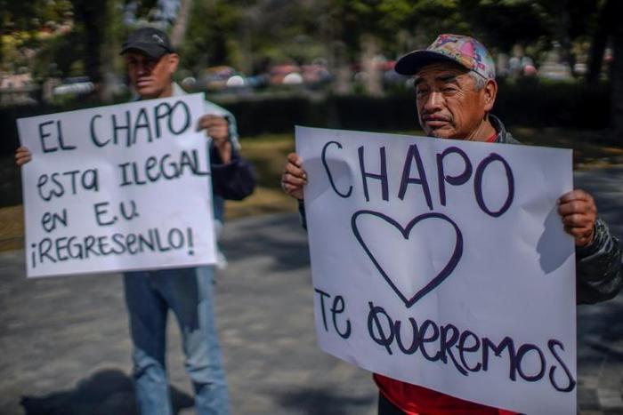 People demonstrate in favor of Joaquin "El Chapo" Guzman outside the Mexican foreign ministry
