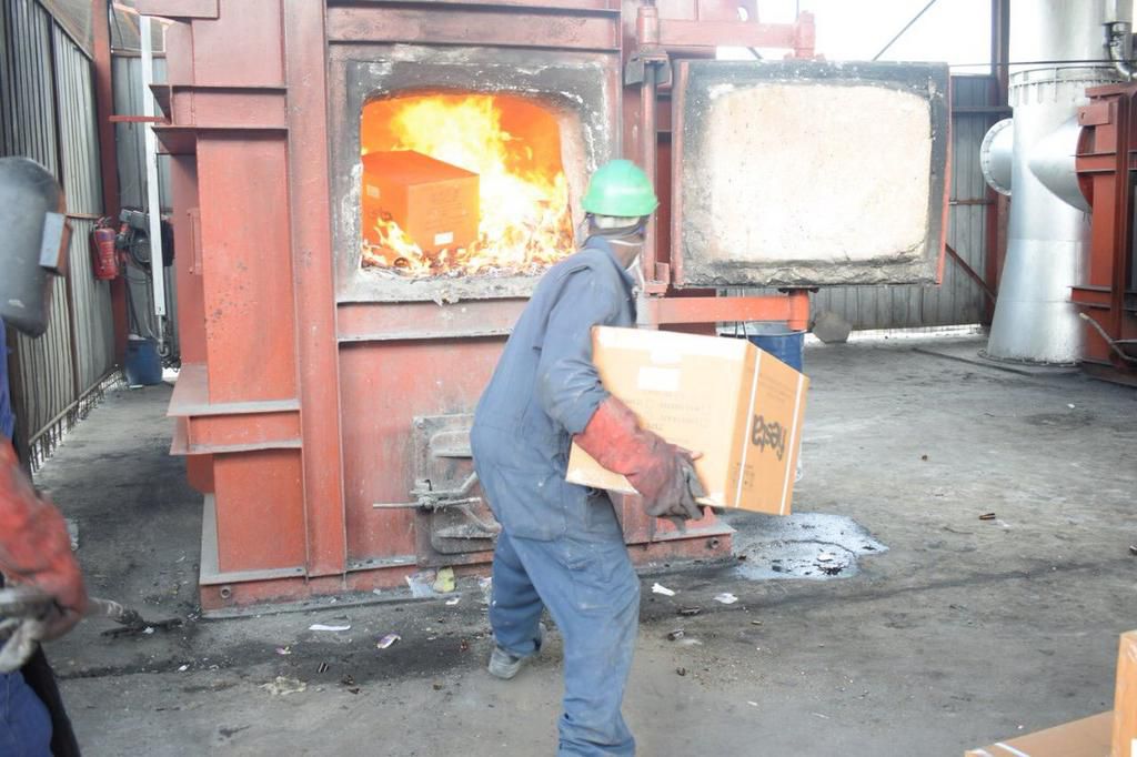 Drug inspectors supervise destruction of recalled Fiesta condoms (Twitter)