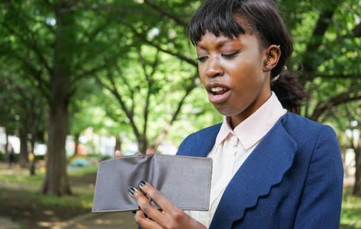 Signs you will never be rich(iStock)