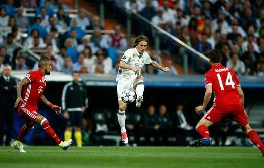 Real Madrid's Croatian midfielder Luka Modric (C) will appear as a witness at the corruption trial of former Dinamo Zagreb boss Zdravko Mamic, according to local media
