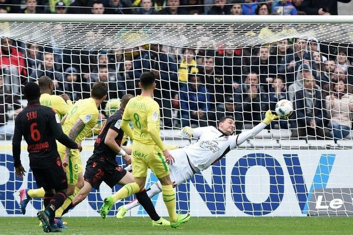 Nantes' forward Emiliano Sala (L) scores a goal during the French L1 football match against Nice on March 18, 2017