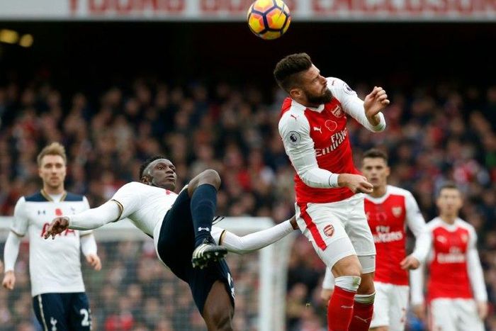 Tottenham Hotspur's Victor Wanyama (left) vies with Arsenal's Olivier Giroud during the English Premier League match at the Emirates Stadium in London, on November 6, 2016. The match ended 1-1