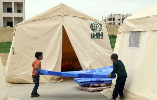 Tents being prepared for evacuees from the opposition-controlled town of Zabadani, northwest of the capital Damascus, on April 12, 2017