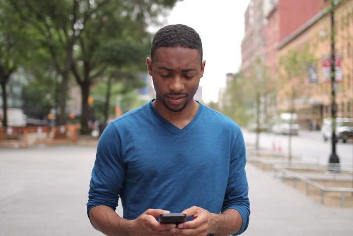 ___7984075___2018___2___14___16___texting+shutterstock