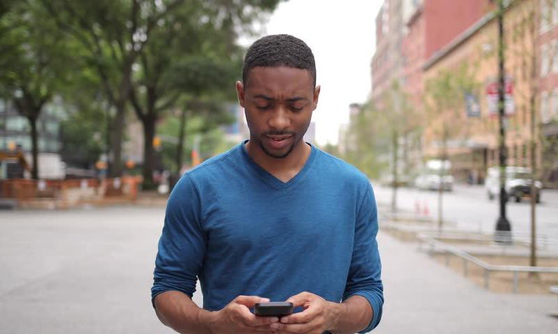 ___7984075___2018___2___14___16___texting+shutterstock