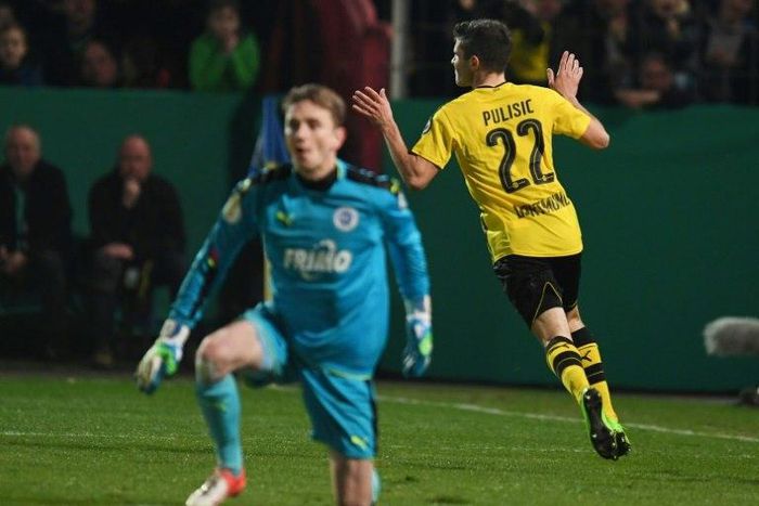 Dortmund's midfielder Christian Pulisic (R) celebrates scoring the opening goal during the German Cup DFB Pokal quarter-final football match Sportfreunde Lotte v BVB Borussia Dortmund, in Osnabruck, northern Germany on March 14, 2017