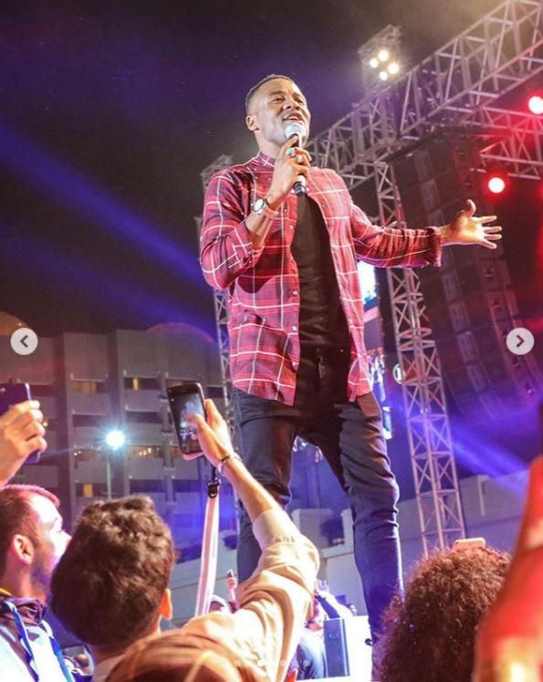 Alikiba’s electrifying performance brings Oman to standstill