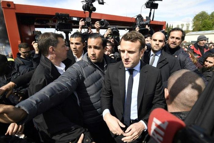 Macron arrived at the Whirlpool factory surrounded by a large scrum of reporters