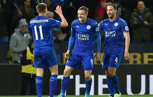 Leicester City's striker Jamie Vardy (C) celebrates scoring his team's second goal against Sunderland at the King Power Stadium in Leicester, central England on April 4, 2017