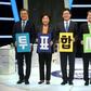 (L-R) South Korean presidential candidates Moon Jae-In of the Democratic Party of Korea, Sim Sang-Jung of the Justice Party, Yoo Seung-Min of the Bareun Party, Ahn Cheol-Soo of the People's Party, Hong Joon-Pyo of the Liberty Korea Party pose before a ...