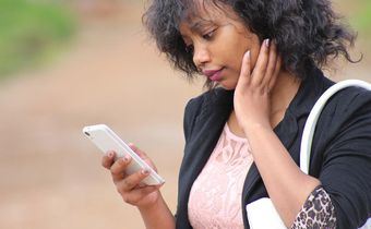 Young lady using phone(psychologytoday)