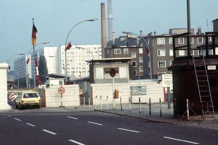 This picture taken on October 13, 1976 shows the Heinrich Heine Strasse checkpoint between East (Soviet sector) and West Berlin (American sector)