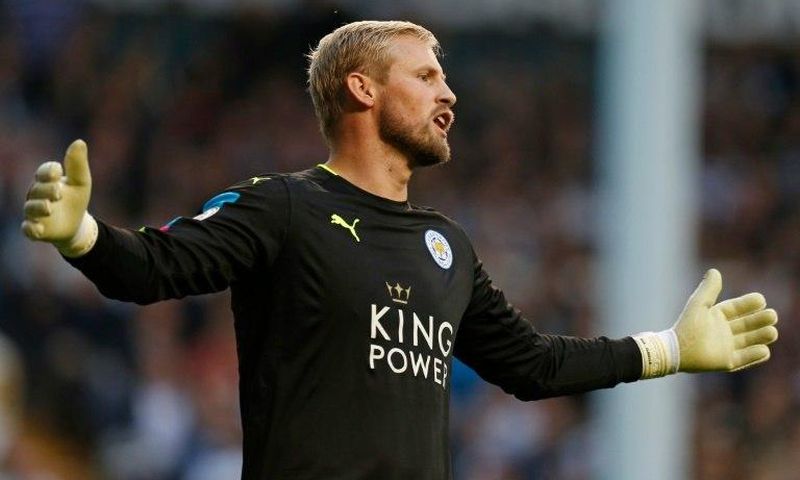Leicester City goalkeeper Kasper Schmeichel is set to be out of action for up to a month after breaking a bone in his hand