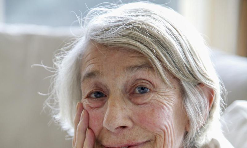 Mary Oliver, Prize-Winning Poet of the Natural World, Dies at 83