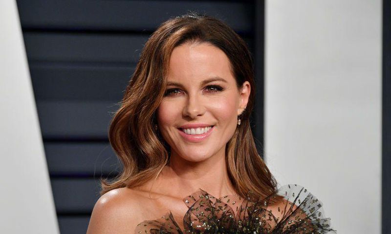 Kate Beckinsale Posts A No-Makeup Selfie