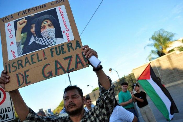 A group of pro-Palestinian demonstrators protest in front of the US embassy in Managua to demand an end to the Israeli attacks on the Gaza Strip, on November 19, 2012