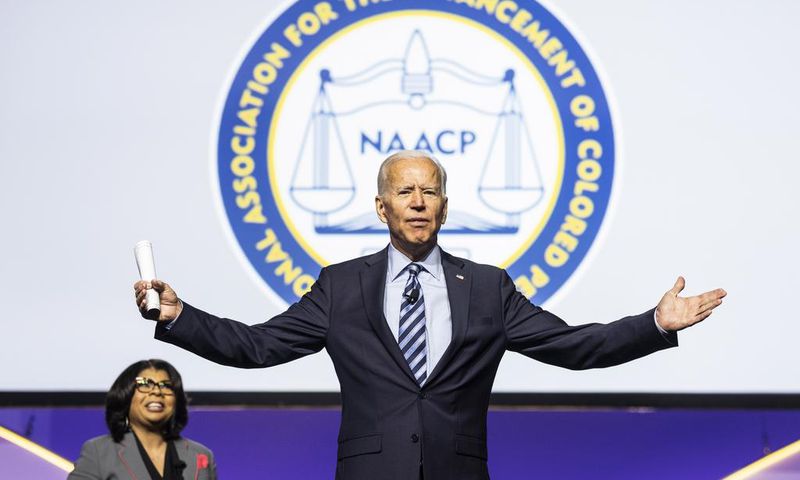 What the 2020 Democrats Said About Trump and Race at the NAACP Forum