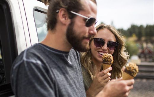 The 10 Best Snacks to Pack For a Road Trip
