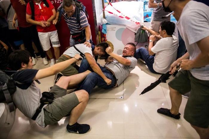 A Beijing supporter fights with an anti-government protester inside a shopping mall in Kowloon Bay.The Hong Kong protests have increasingly pitted ordinary people against each other