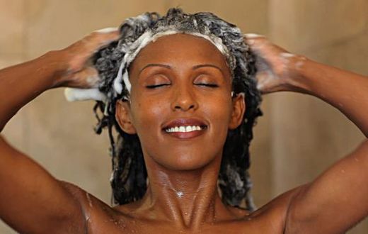 Washing hair(Bronze Magazine)