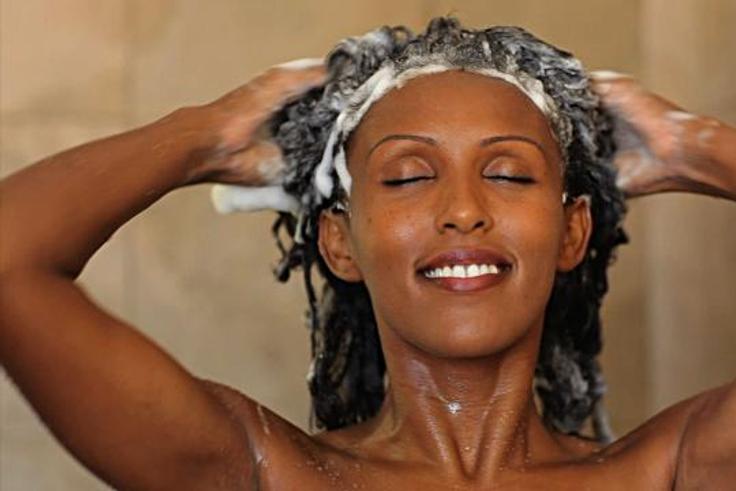 Washing hair(Bronze Magazine)