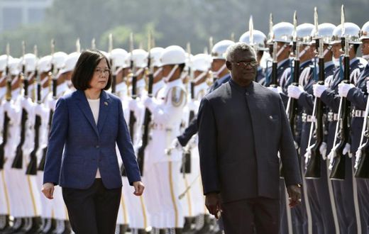 Solomon Islands Prime Minister Manasseh Sogavare (R, with Taiwan President Tsai Ing-wen) visited Taipei in September 2017 but his country has now decided to switch recognition to Bejing
