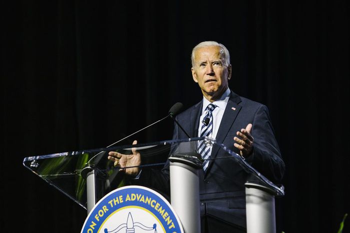 Booker and Biden Exchange Jabs on Race Ahead of Next Democratic Debate