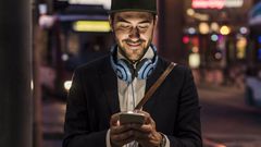 8 Ways to Make Your Grindr Hookups Safer