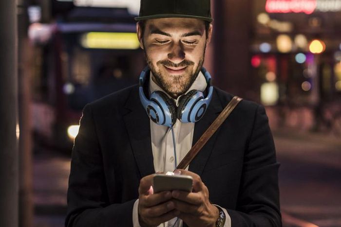 8 Ways to Make Your Grindr Hookups Safer