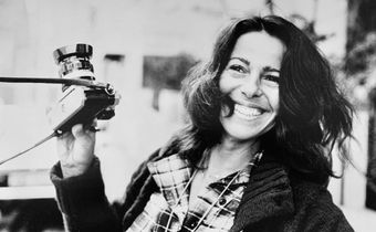 Sally Soames, Fearless Photographer With Personal Touch, Dies at 82