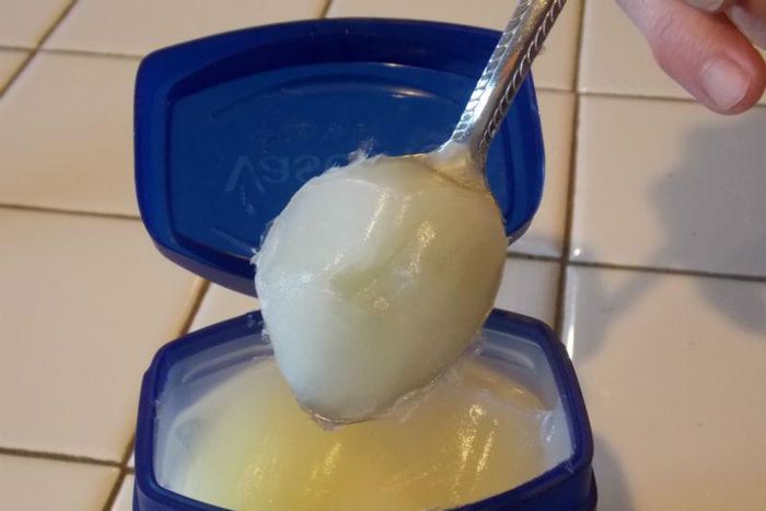 Petroleum jelly(backpackinglight)