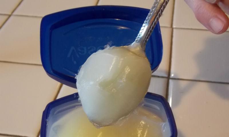 Petroleum jelly(backpackinglight)