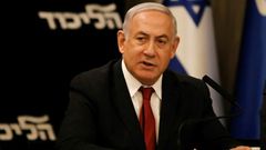 Israeli Prime Minister Benjamin Netanyahu has abandoned his hopes of forming a new right-wing governing coalition and called on his rival Benny Gantz to form a unity government with him