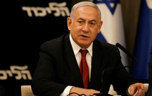 Israeli Prime Minister Benjamin Netanyahu has abandoned his hopes of forming a new right-wing governing coalition and called on his rival Benny Gantz to form a unity government with him