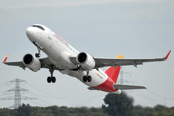 This picture shows an Airbus A-320 of the Iberia airline during take-off on September 24, 2019 at the airport in Duesseldorf, western Germany.