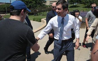Biden retains lead in Iowa poll, but warren and buttigieg gain