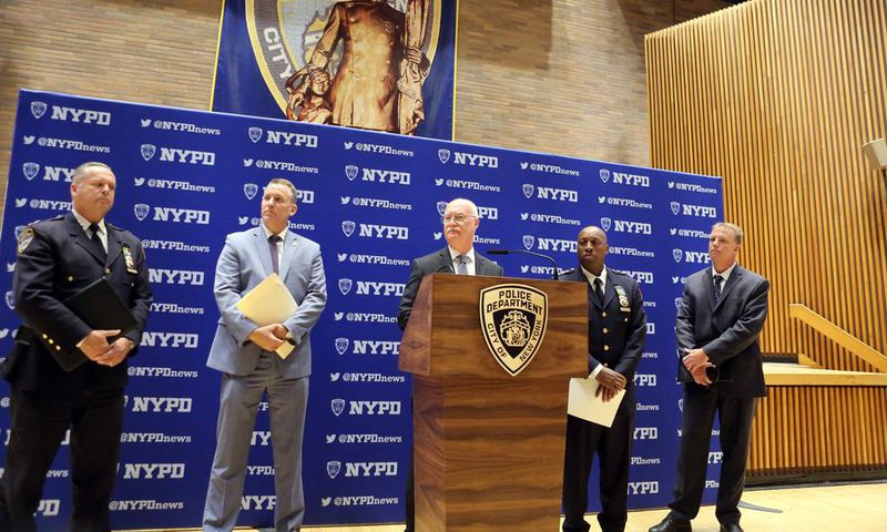 Officer Who Guarded El Chapo's Wife Is Accused of Dealing Drugs