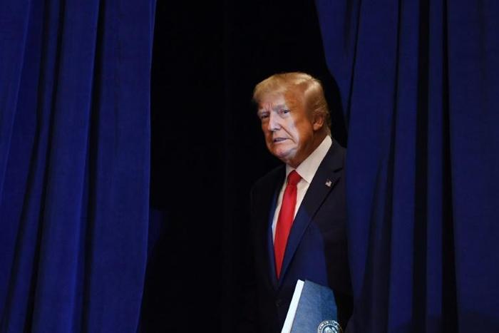 White House officials sought to restrict access to the transcript of a call between US President Donald Trump and the leader of Ukraine, according to a whistleblower complaint