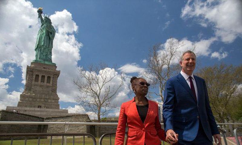 Who runs city while mayor runs for president?