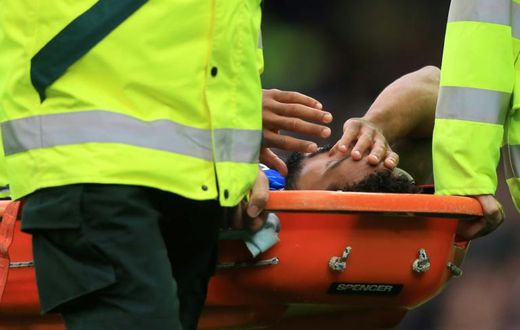 Everton's Theo Walcott was stretcherd off against Manchester City