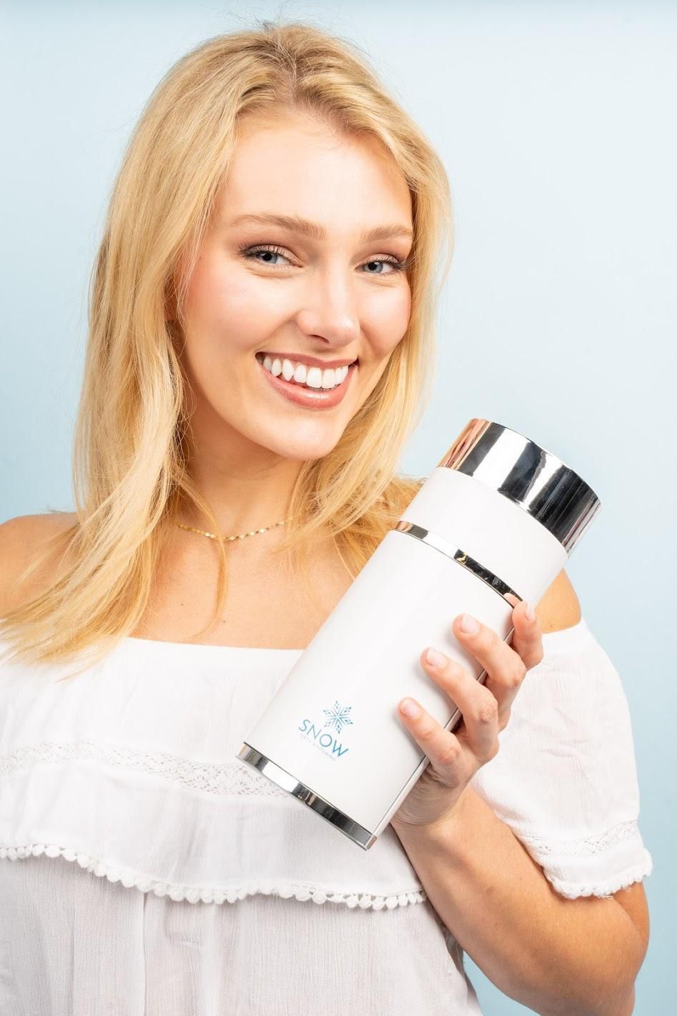 Snow's formula cleans beneath teeth and prevents future stains
