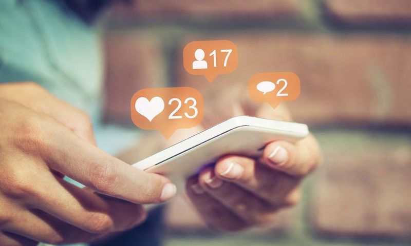Why Tindstagramming Is The Creepiest Dating Trend