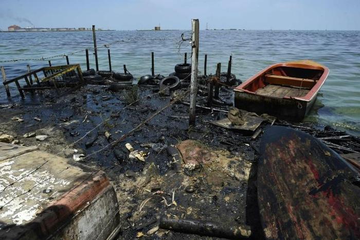 Lake Maracaibo in Venezuela has been badly polluted due to dilapidated oil wells and piplines