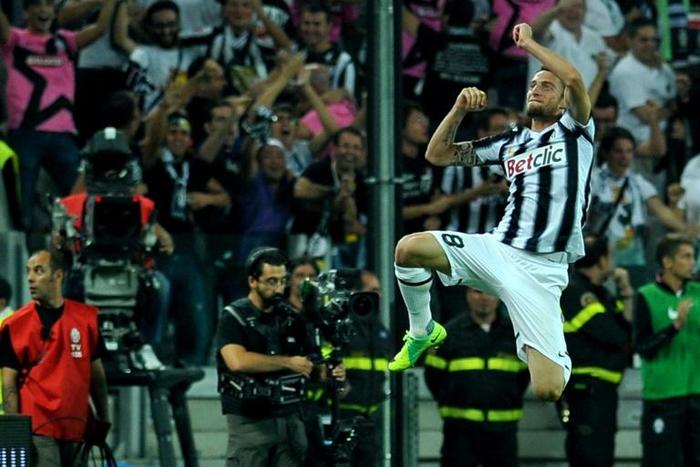 Former Italy and Juventus midfielder Claudio Marchisio announced his retirement from football on Thursday